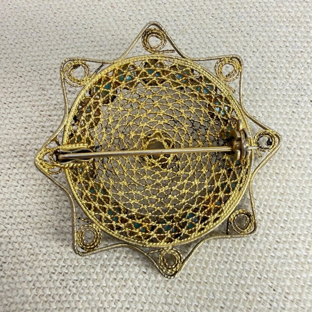 N/A intricate gold